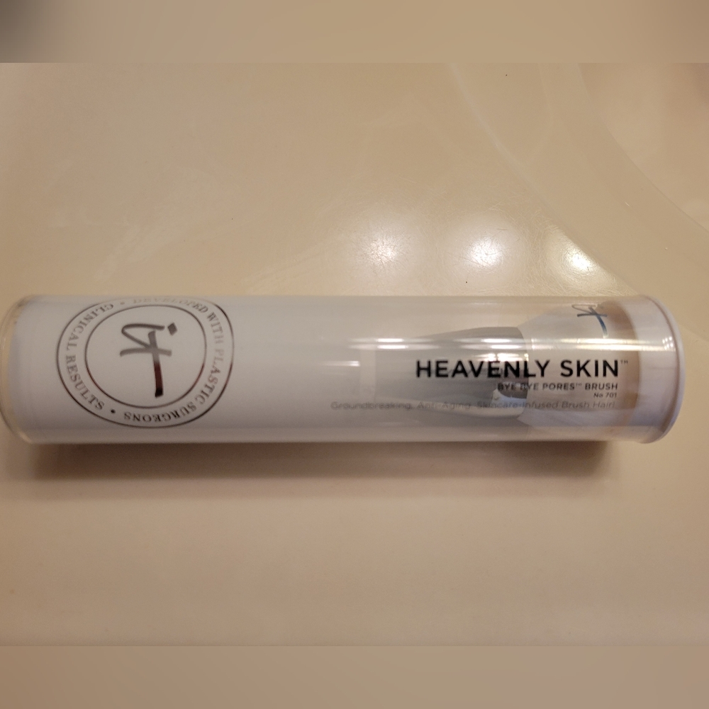 It Cosmetics Heavenly Skin Bye Bye Pores Brush